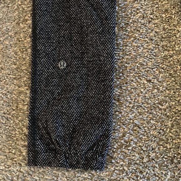 Lululemon pants. 4 - Picture 7 of 10